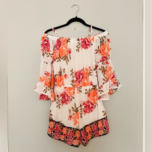 Floral Long-Sleeved Romper - Picture 2 of 5